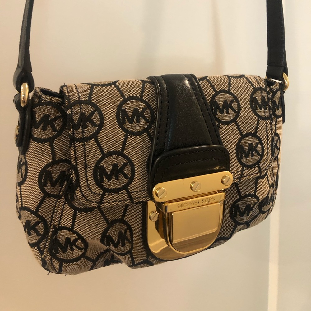 Authentic Michael Kors Black Signature Crossbody